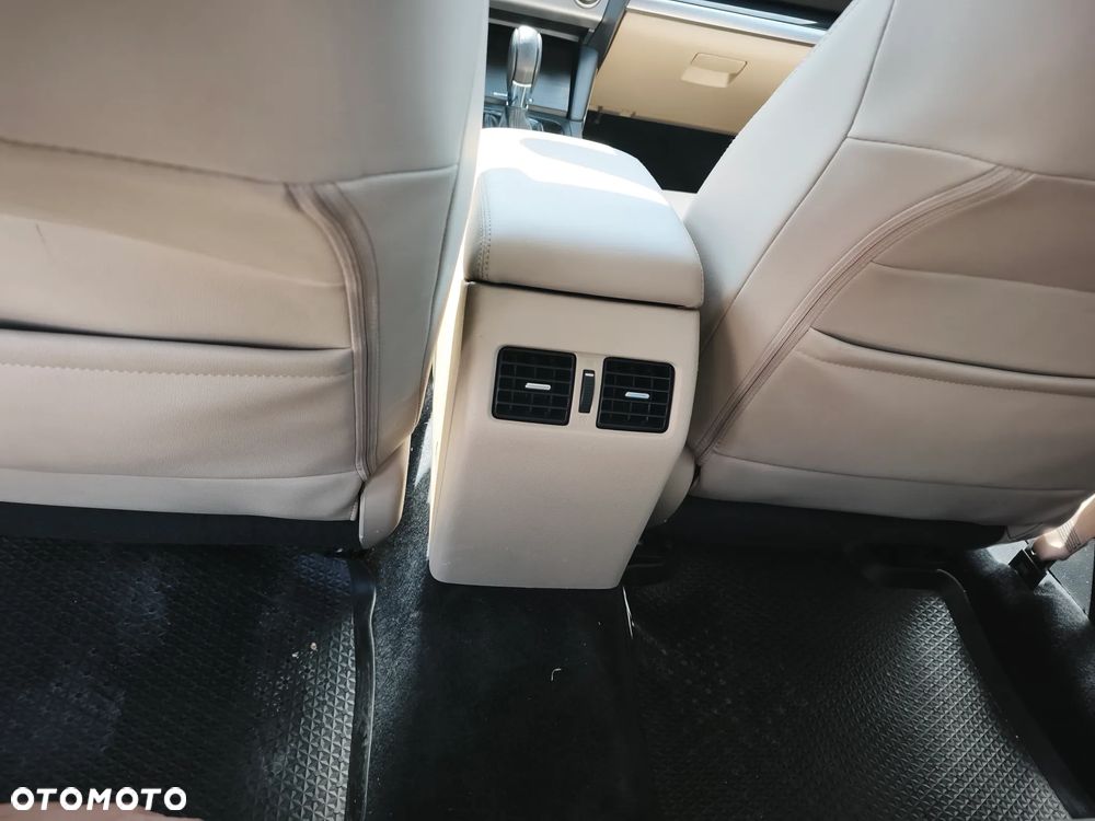 Subaru Legacy - 12