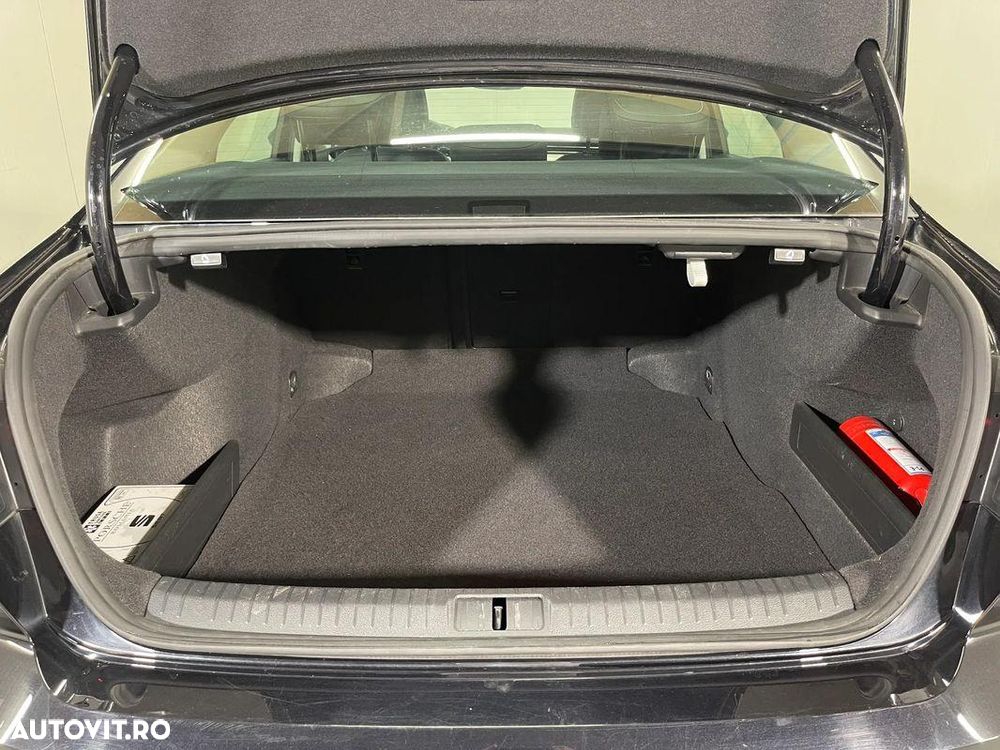 Volkswagen Passat 2.0 TDI DSG Highline - 11