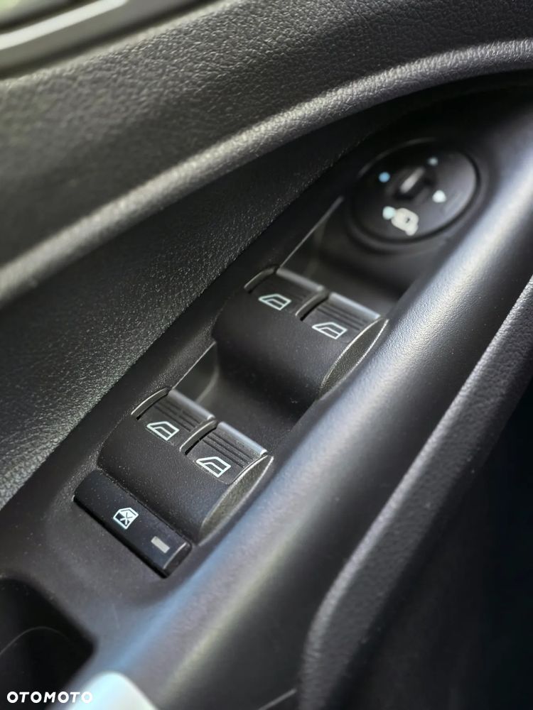 Ford Tourneo Connect 1.5 TDCi Start-Stop Titanium - 30