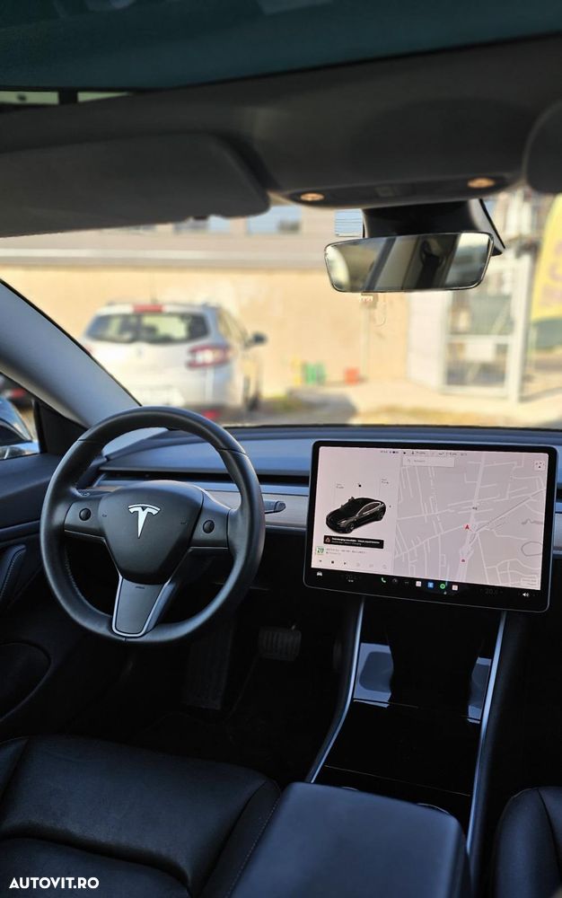 Tesla Model 3 - 8