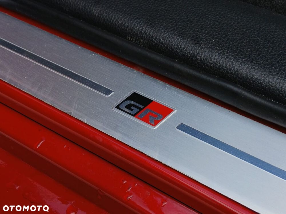 Toyota Yaris Hybrid 1.5 GR Sport - 36