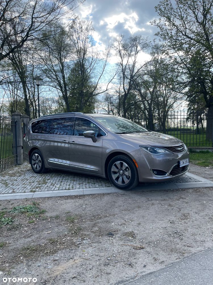 Chrysler Pacifica - 2