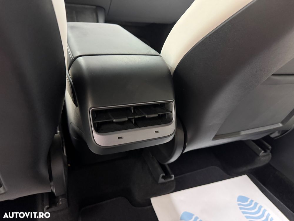 Tesla Model Y Long Range Dual Motor AWD - 23