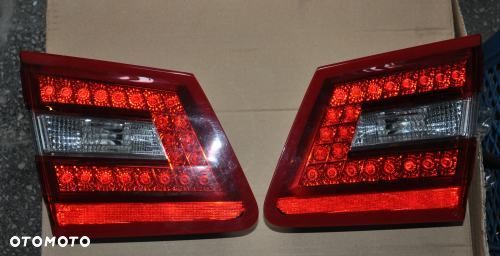 MERCEDES E KLASA W212 KOMBI PRAWA KLAPA DIODA - 1