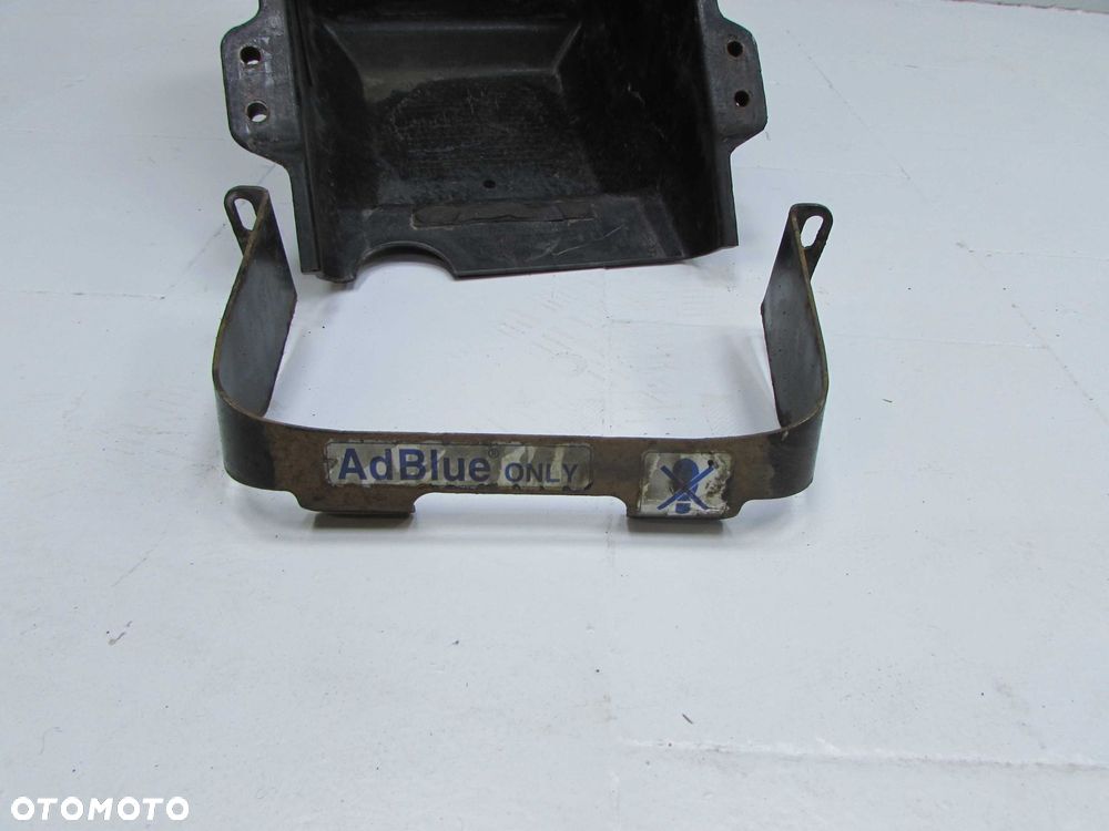 MITSUBISHI CANTER FUSO 7C15 3.0 E6 17R PODSTAWA WSPORNIK UCHWYT ZBIORNIKA AD-BLUE 13-21 - 3
