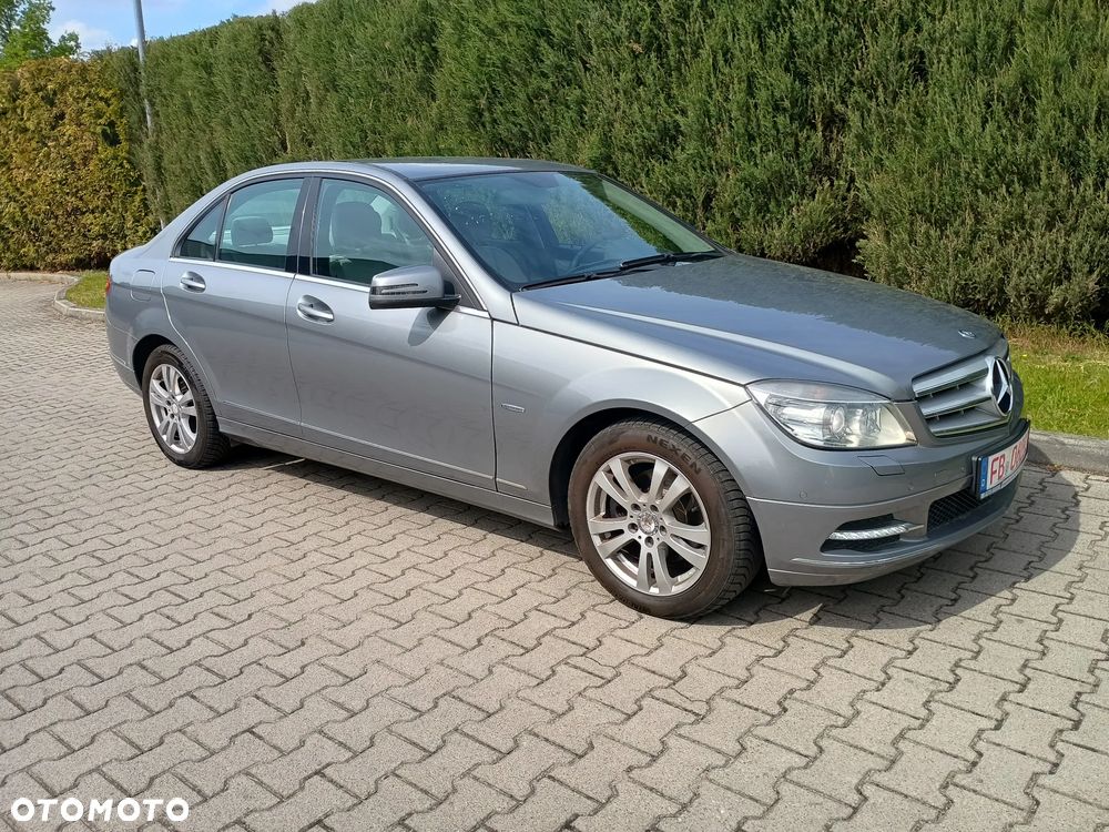 Mercedes-Benz Klasa C 180 CGI Automatik BlueEFFICIENCY Avantgarde - 12