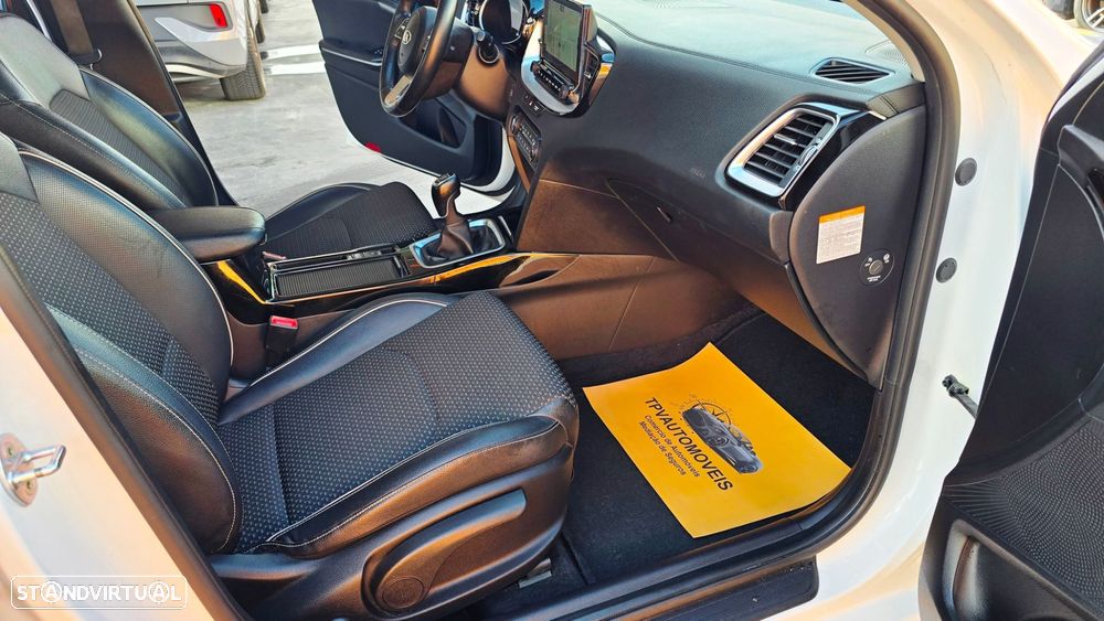 Kia Ceed SW 1.6 CRDi MHEV Drive+SRF - 19