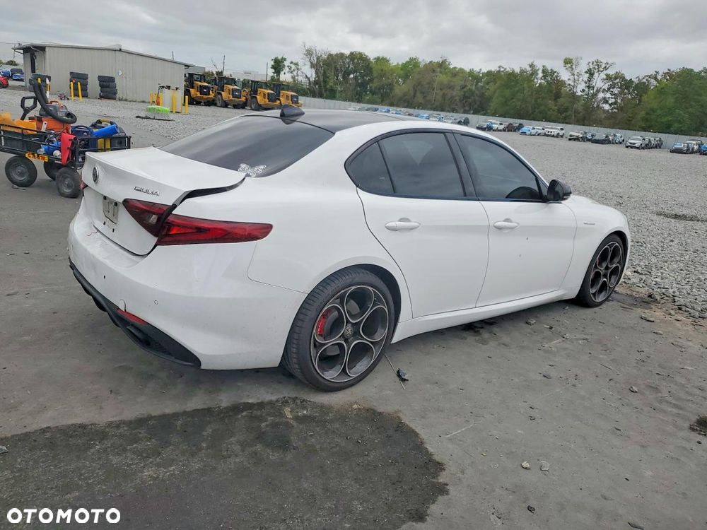 Alfa Romeo Giulia 2.0 Turbo Veloce TI Q4 - 12