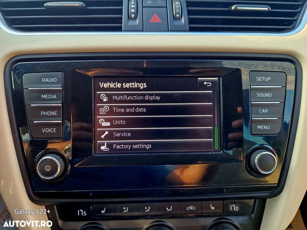 Skoda Octavia Combi 2.0 TDI DSG Premium Edition - 18