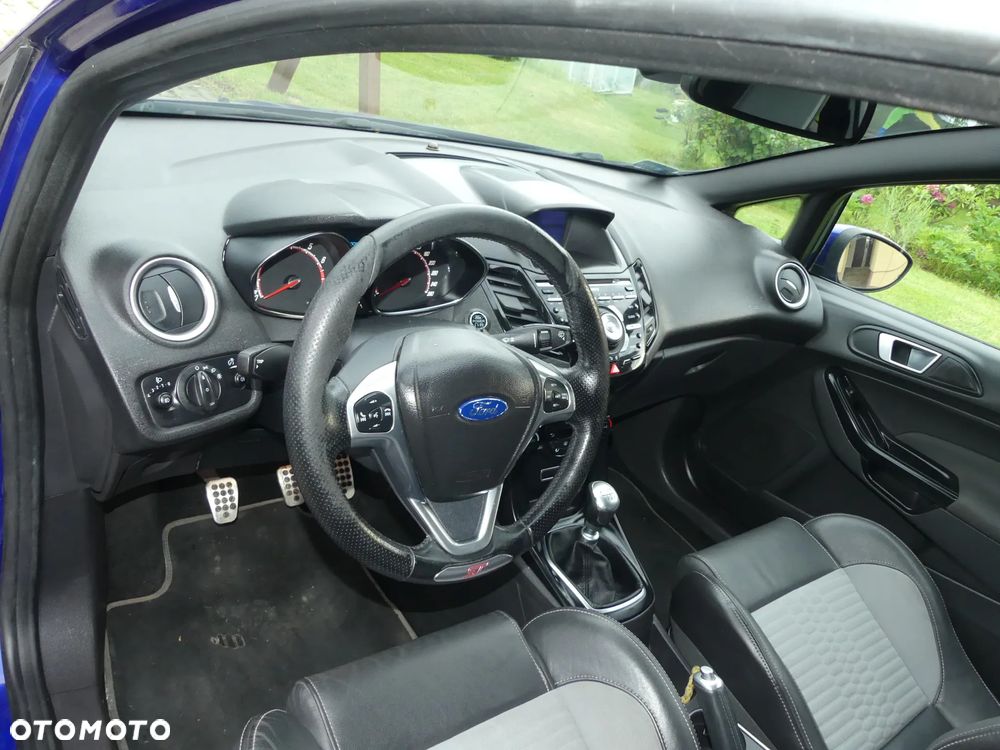 Ford Fiesta ST - 30
