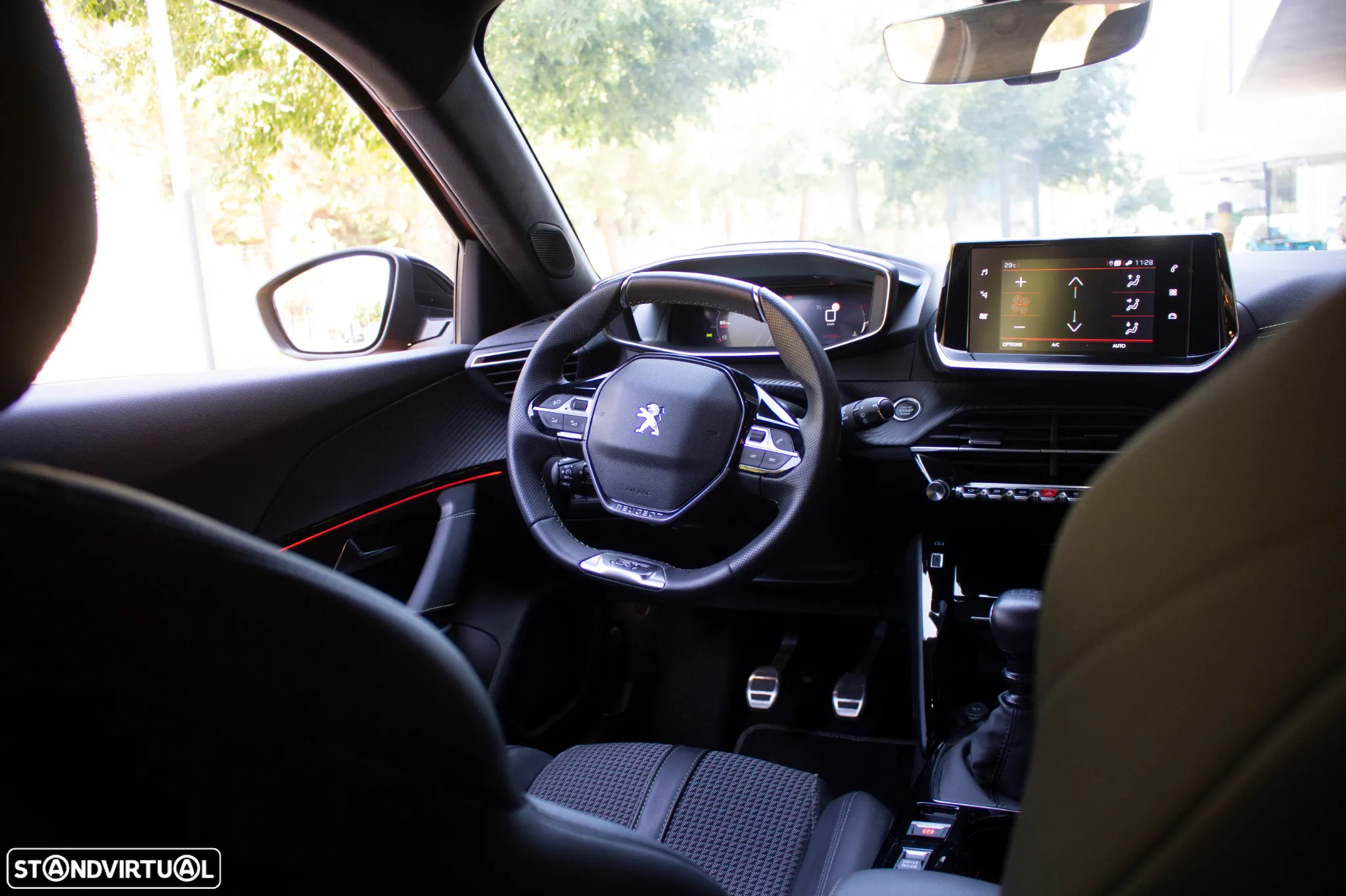 Peugeot 2008 1.2 PureTech Allure Pack - 30