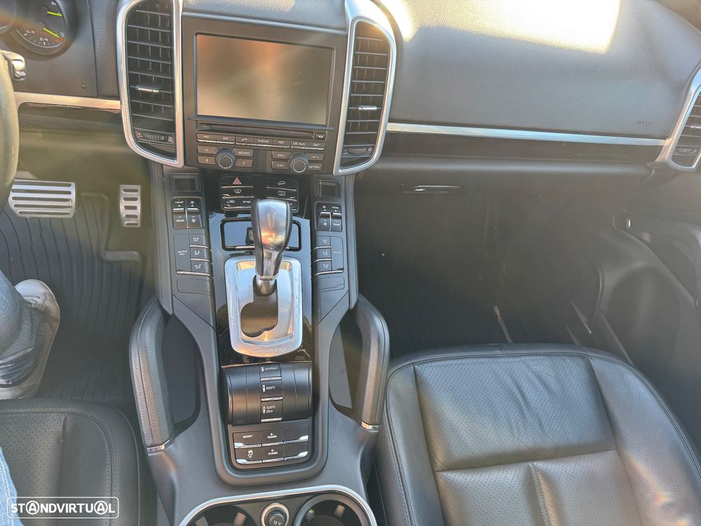 Porsche Cayenne - 29