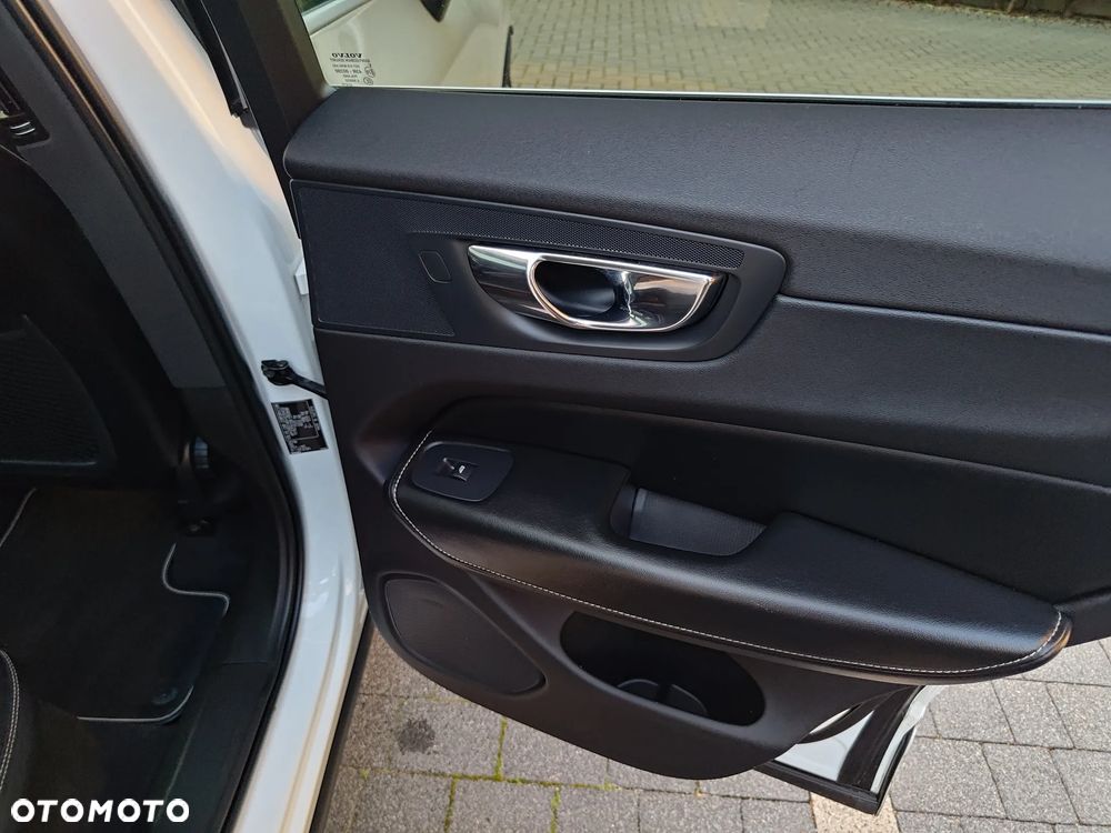 Volvo XC 60 T5 R-Design - 23