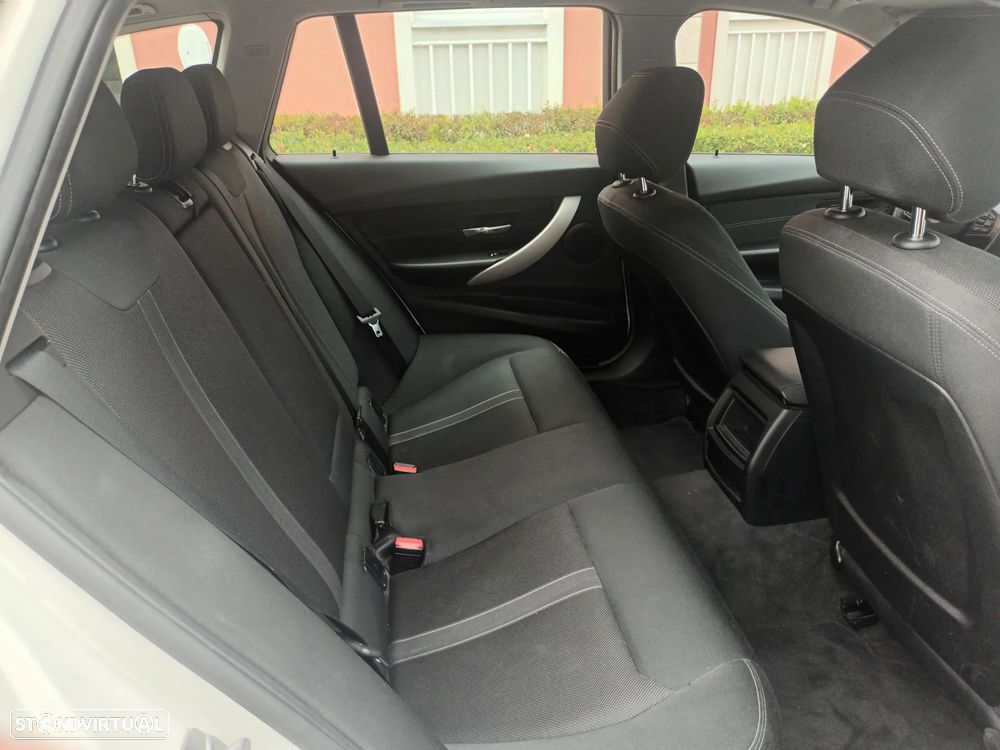 BMW 320 d Touring Advantage Auto - 12