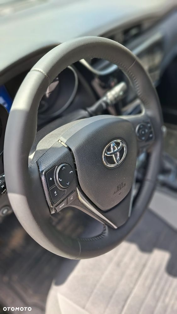 Toyota Auris 1.6 Premium - 5