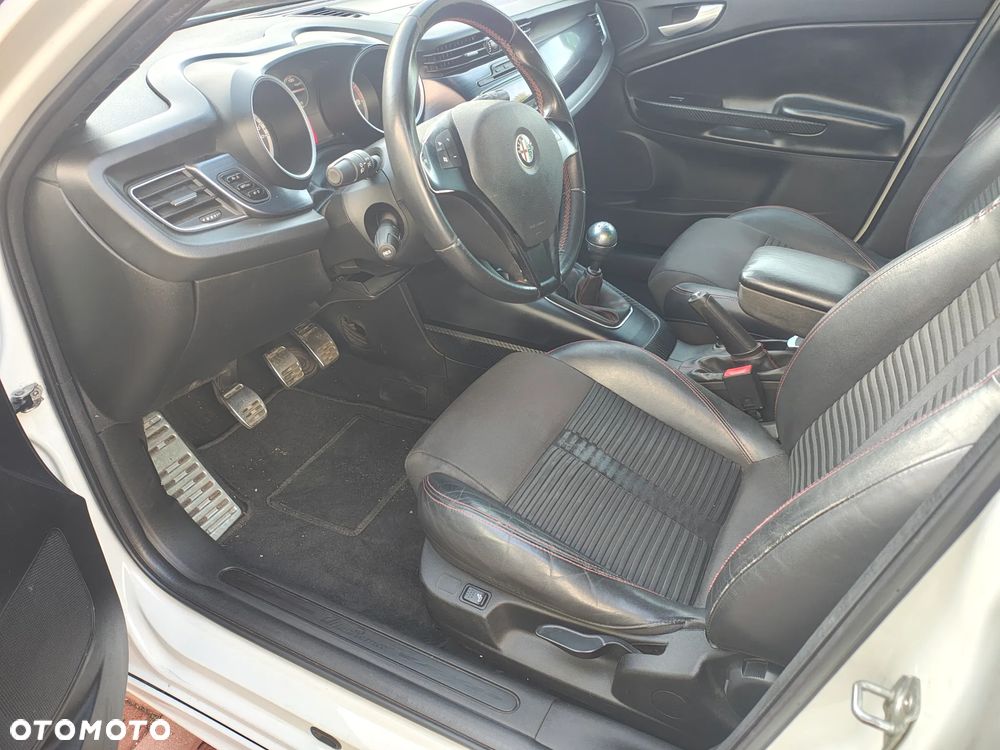 Alfa Romeo Giulietta 1750 TBi Quadrifoglio Verde - 10