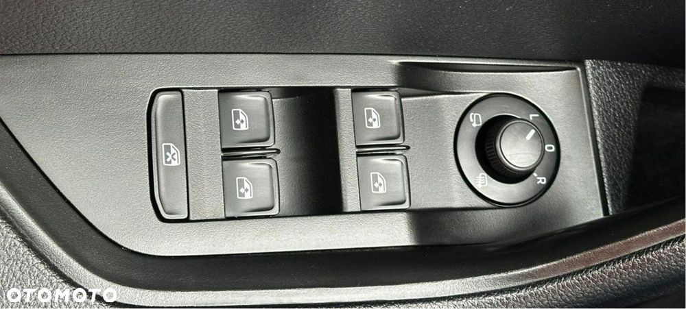 Skoda Superb 2.0 TDI DSG Ambition - 37