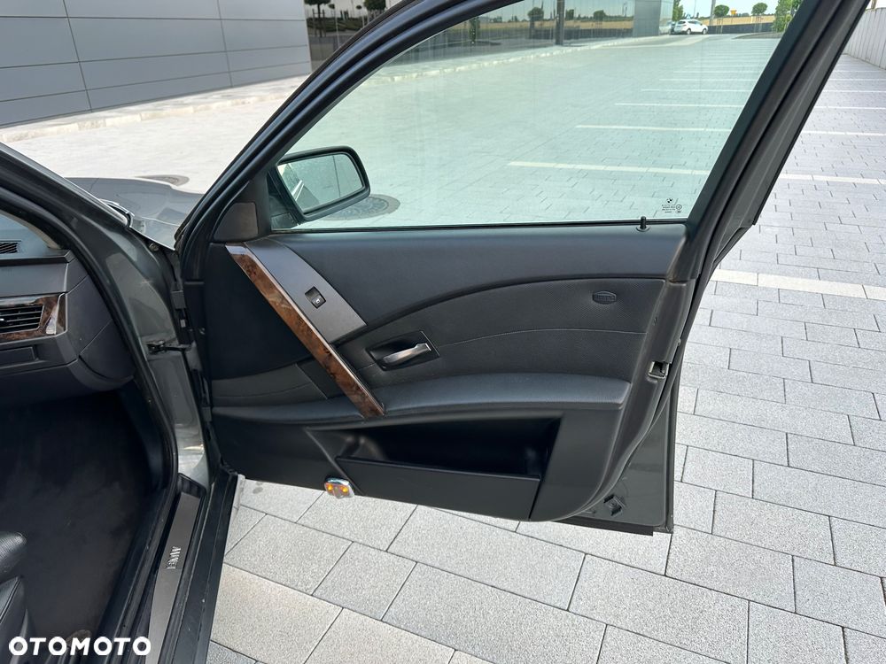 BMW Seria 5 525i - 12