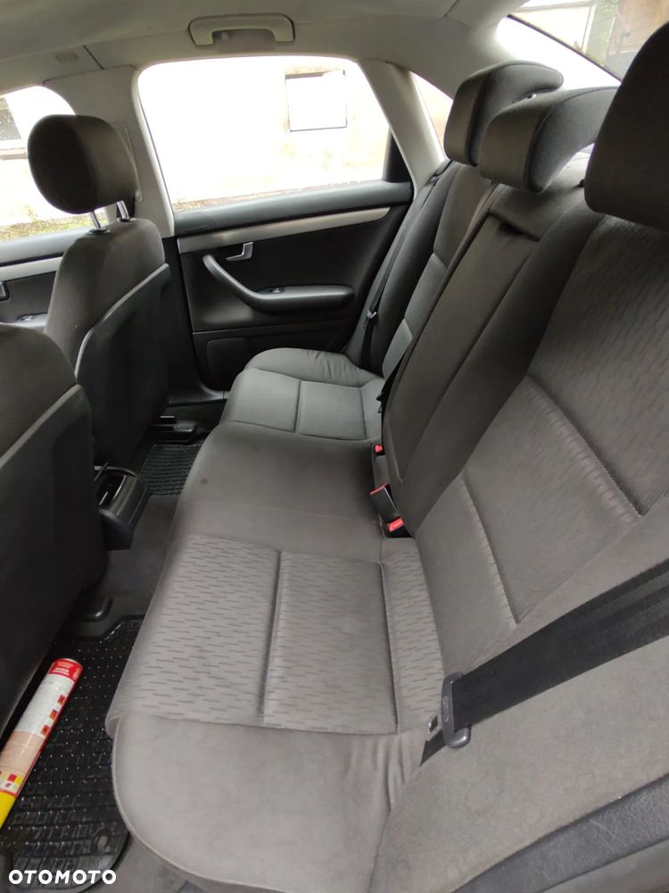 Audi A4 Limousine - 9
