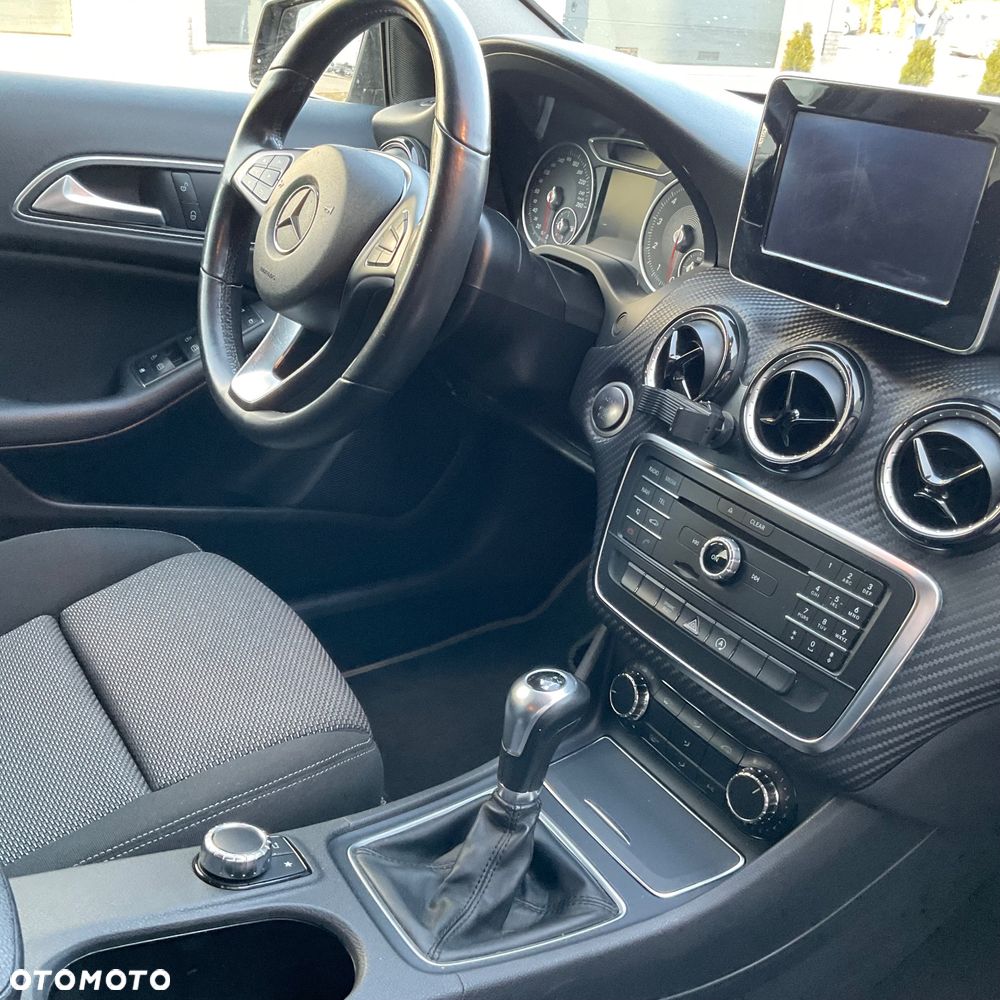 Mercedes-Benz GLA 180 - 19