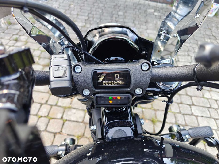 Harley-Davidson Softail Street Bob - 2