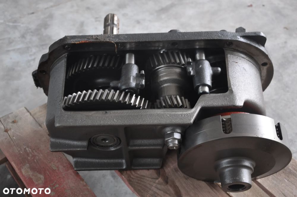 Wom zebatka wałek Deutz Fahr M620 - 1