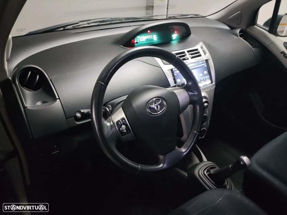 Toyota Yaris 1.0 VVT-i AC Manual - 1