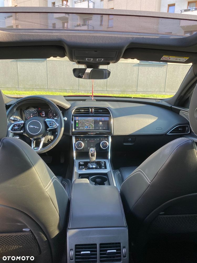 Jaguar XE 2.0 D180 R-Dynamic SE - 15