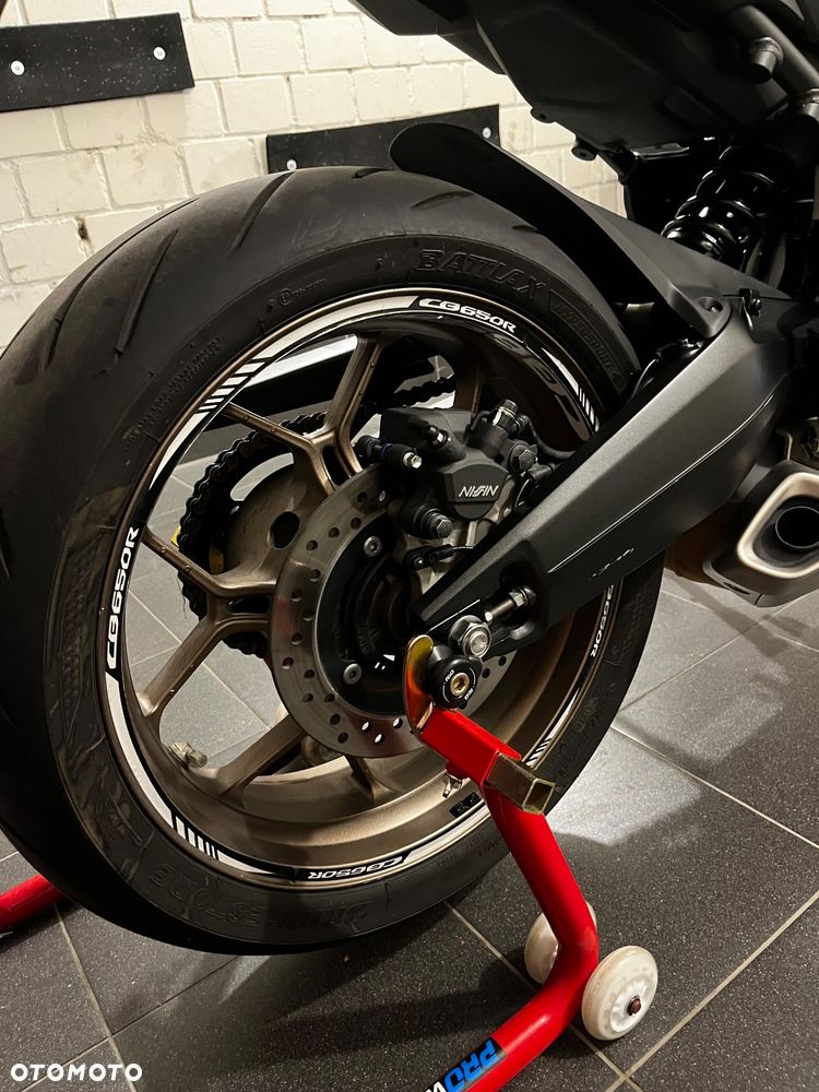 Honda CB - 12