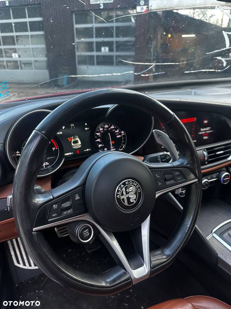 Alfa Romeo Giulia 2.0 Turbo 16V AT8-Q4 Veloce Ti - 11