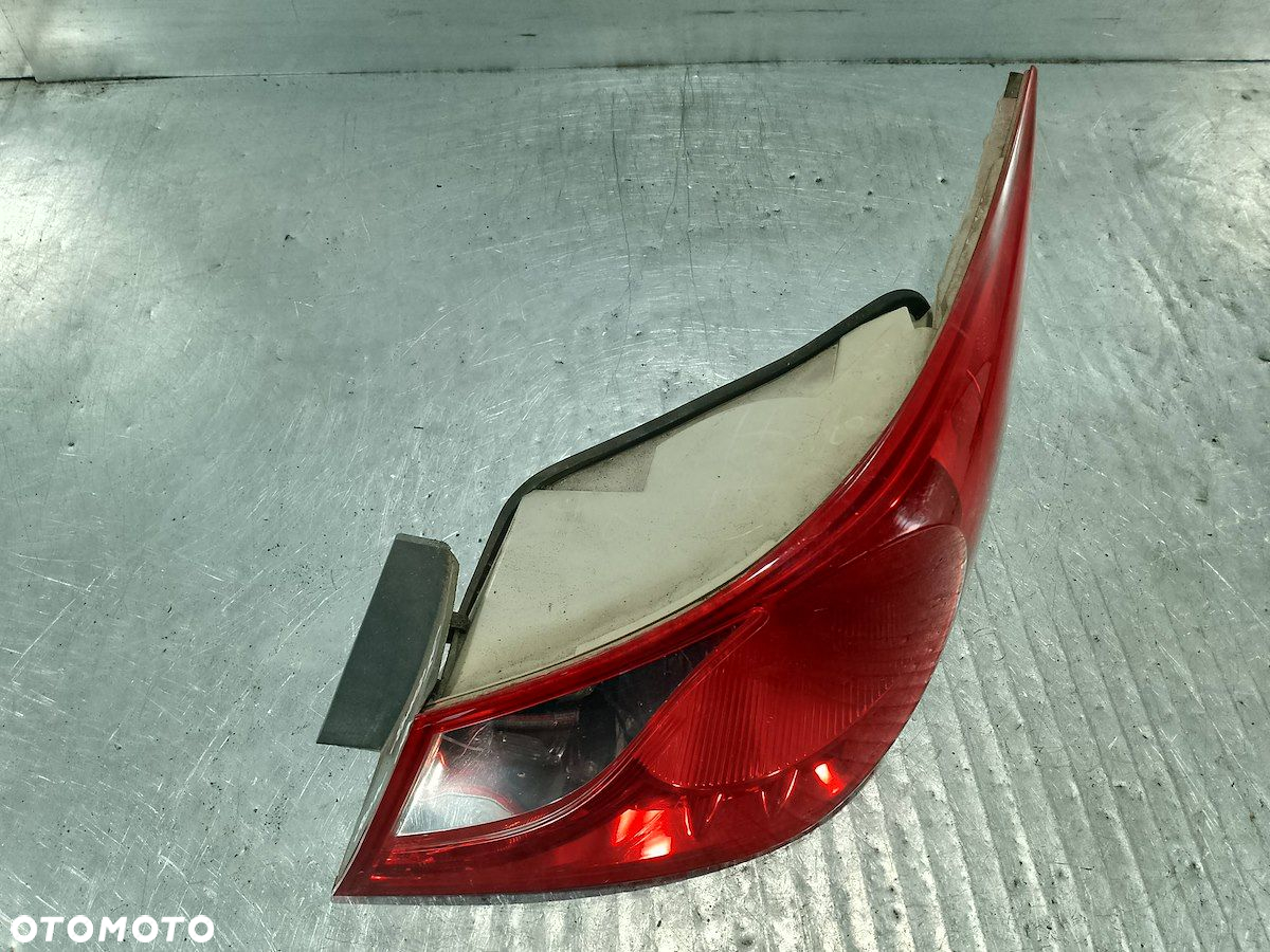 LAMPA TYLNA PRAWA HYUNDAI SONATA 92402-3Q SEDAN - 3