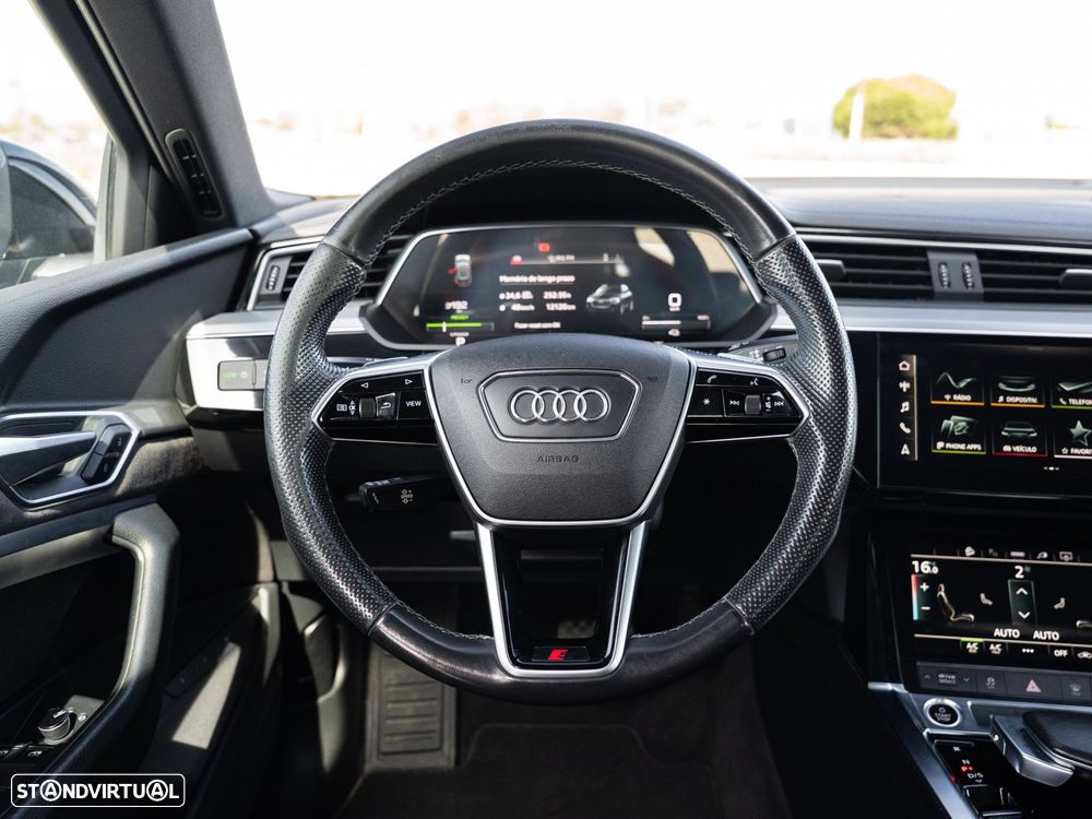 Audi e-tron 55 quattro S line - 33