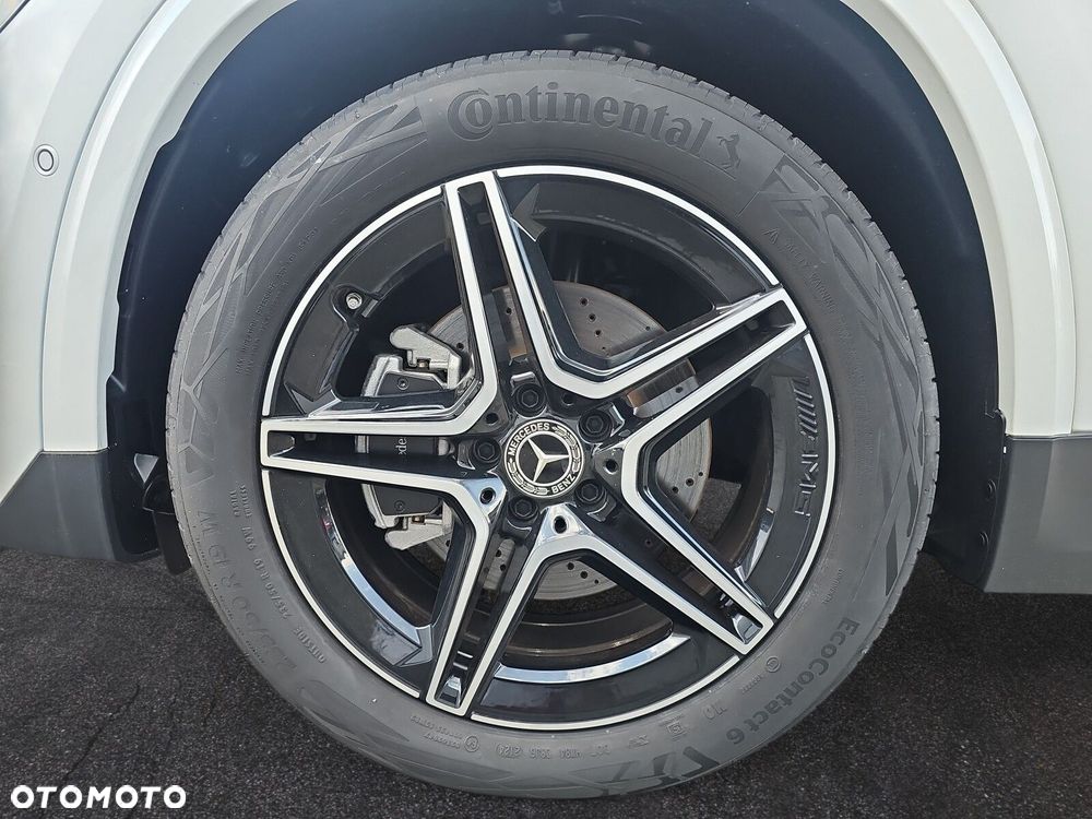 Mercedes-Benz GLA - 9