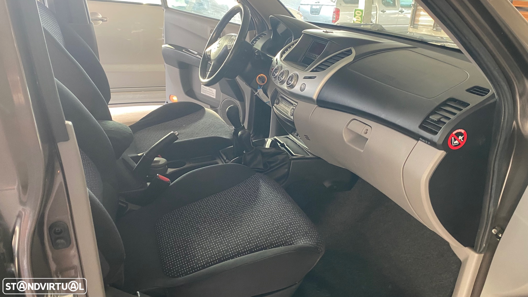 Mitsubishi L200 Pick Up 4x4 Intense Cabine Dupla - 19