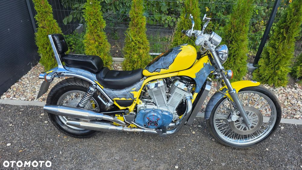 Suzuki Intruder - 13