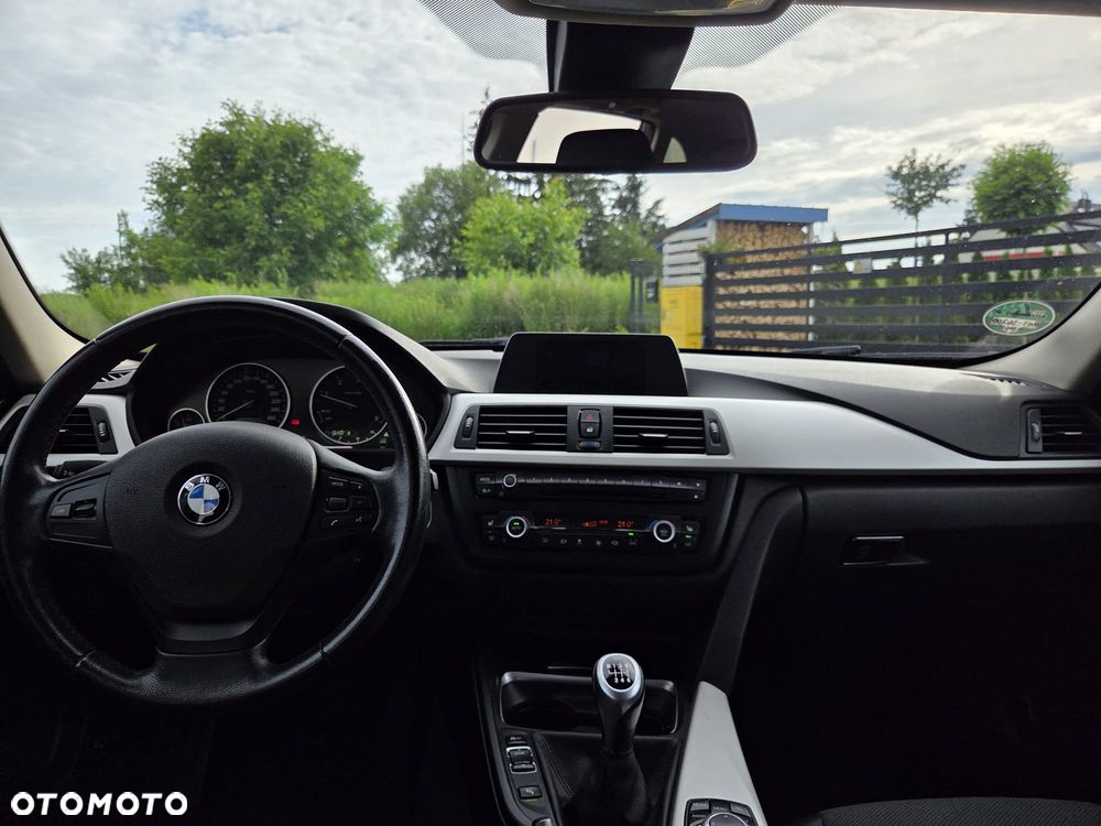BMW Seria 3 318d - 12