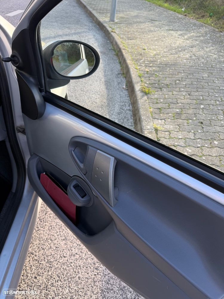 Peugeot 107 1.0 Trendy - 12