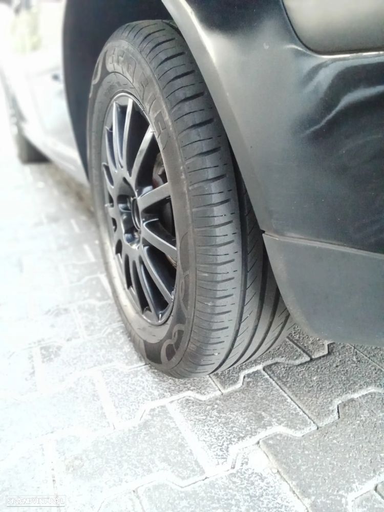 VW Golf 1.4i 25 Anos - 8