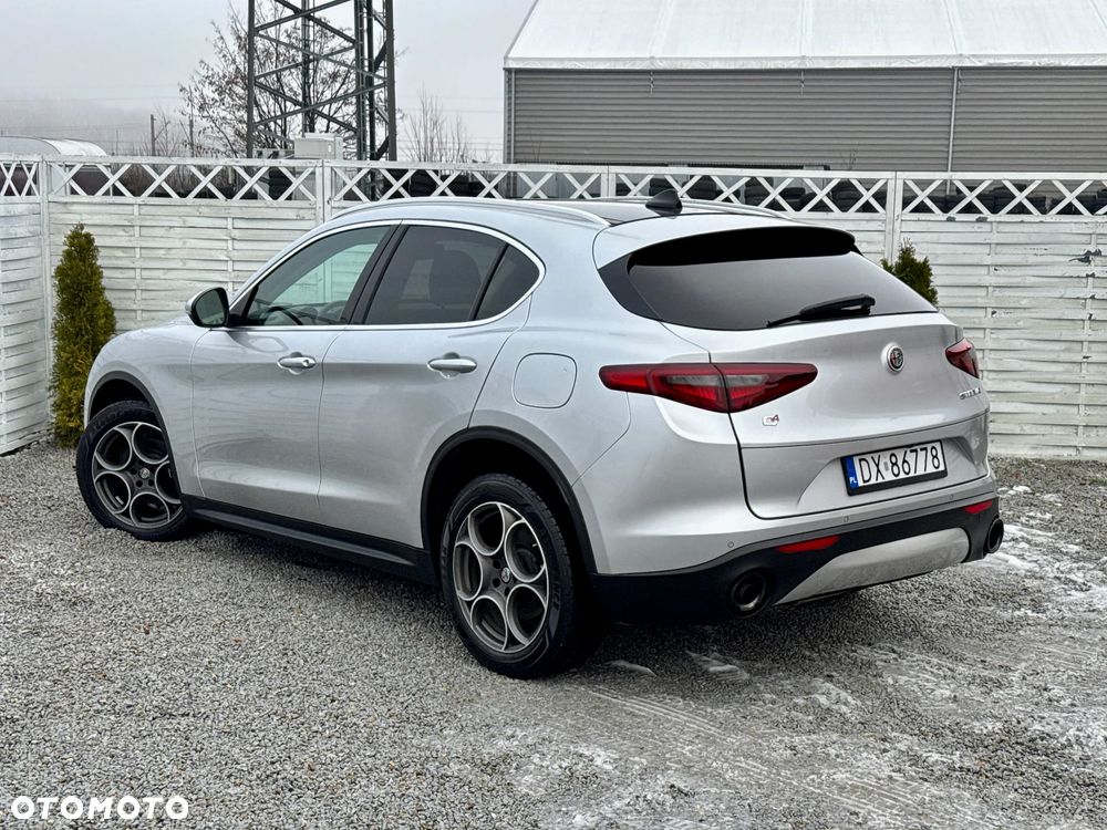 Alfa Romeo Stelvio 2.0 Turbo 16V AT8-Q4 Veloce Ti - 3