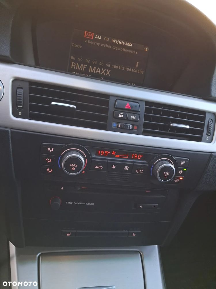 BMW Seria 3 320i - 9