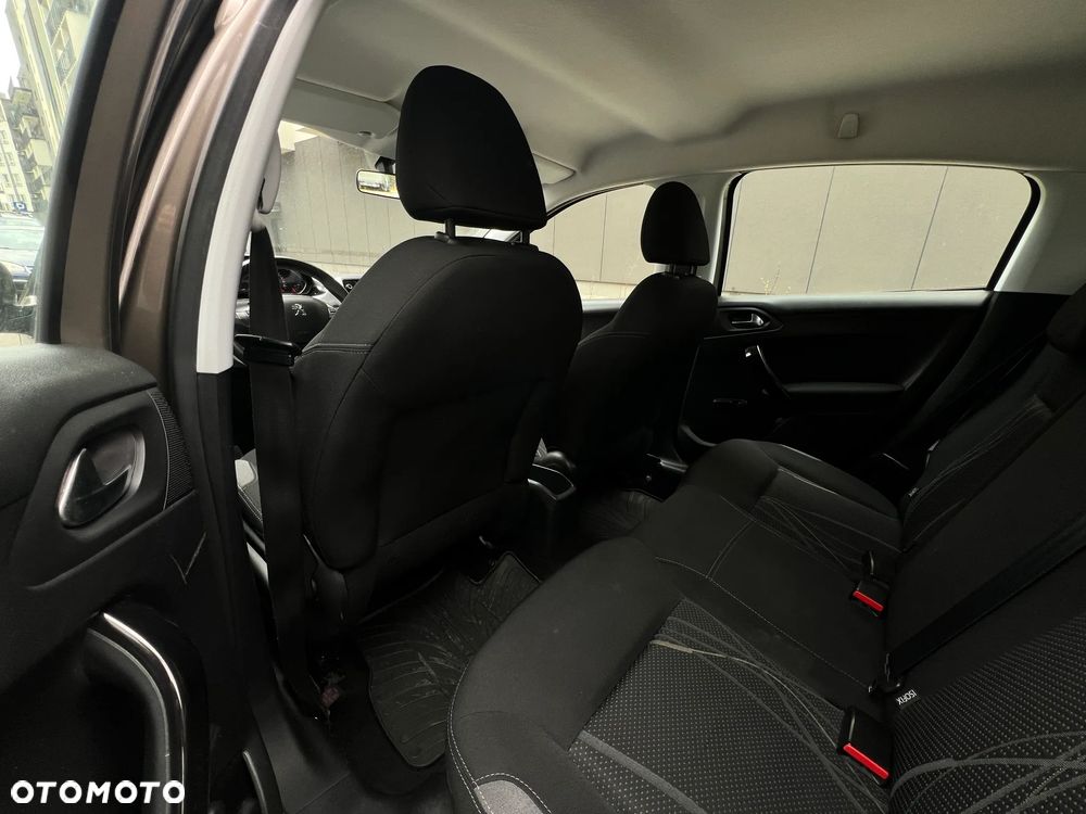 Peugeot 208 - 15