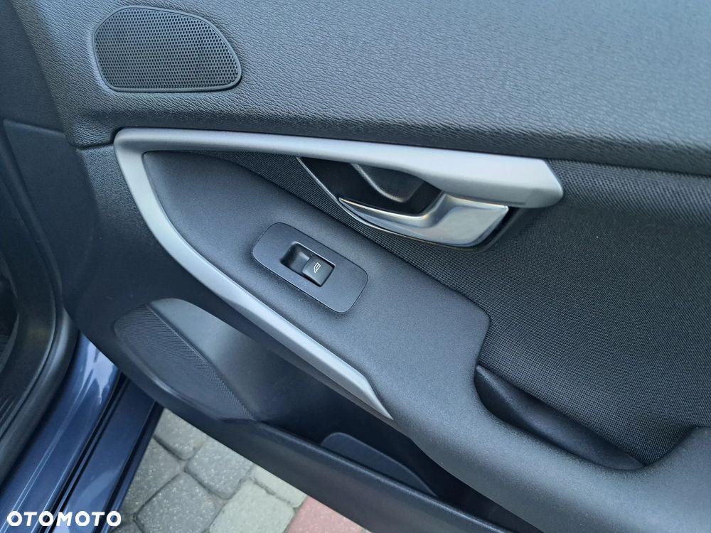 Volvo V40 D2 - 32