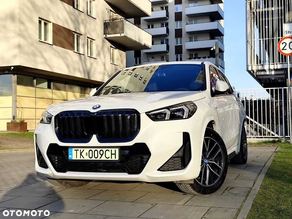 BMW iX1 xDrive30 66.5kWh M Sport - 1