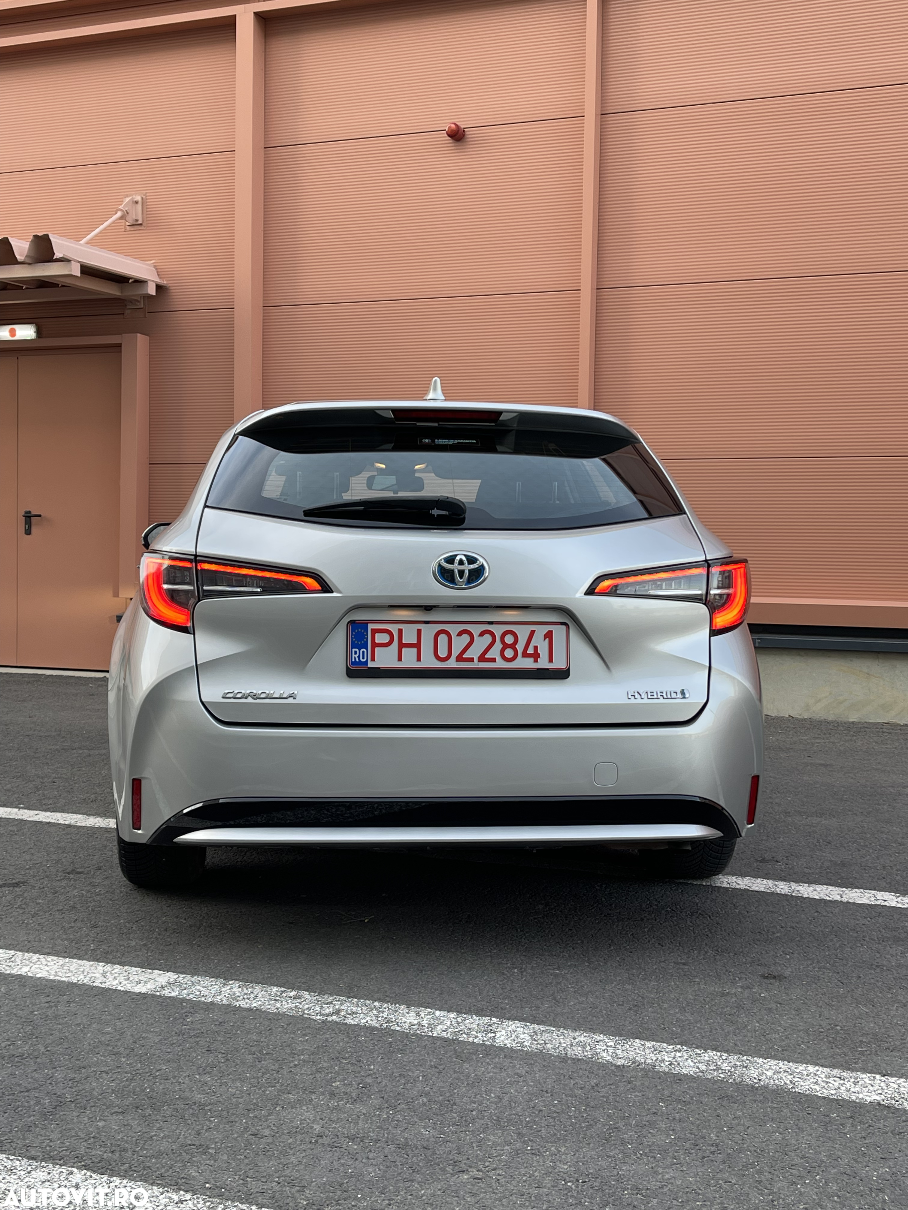Toyota Corolla 1.8 HSD Business - 18