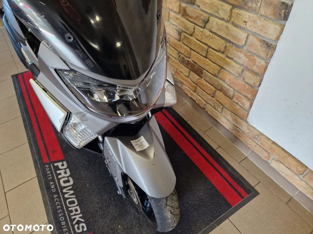 Yamaha NMAX - 16