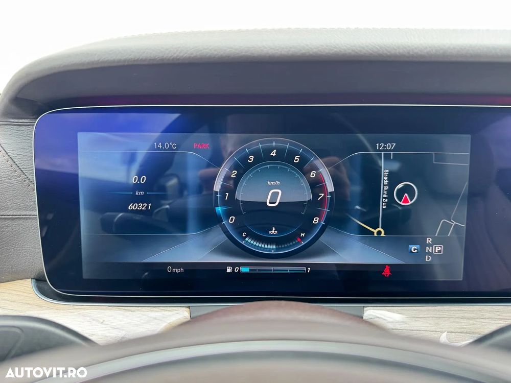 Mercedes-Benz E 400 4Matic Coupe 9G-TRONIC AMG Line - 32