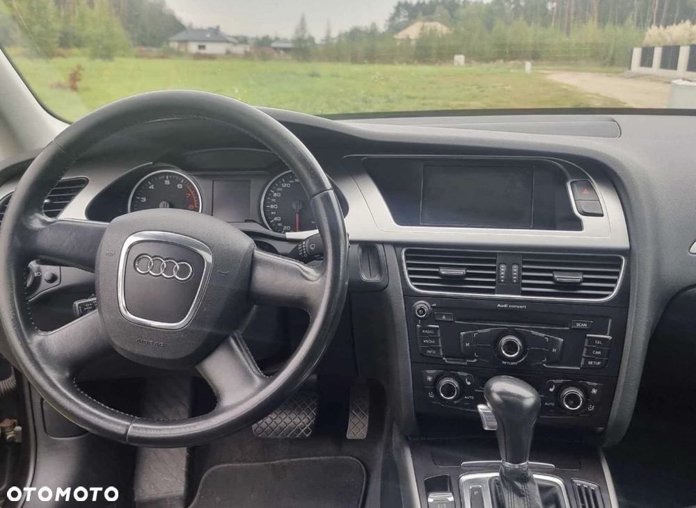 Audi A4 Limousine - 5