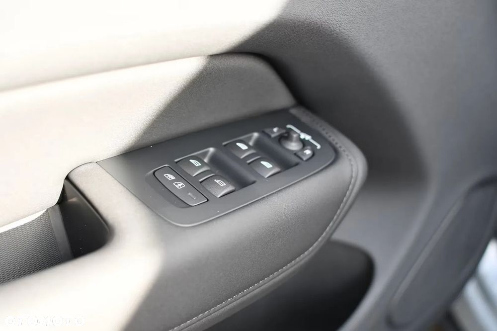 Volvo XC 60 B5 B AWD Plus Black Edition - 36