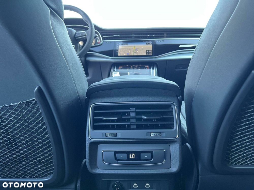 Audi Q8 TFSI e PHEV 360 kW Quattro Tiptronic - 12