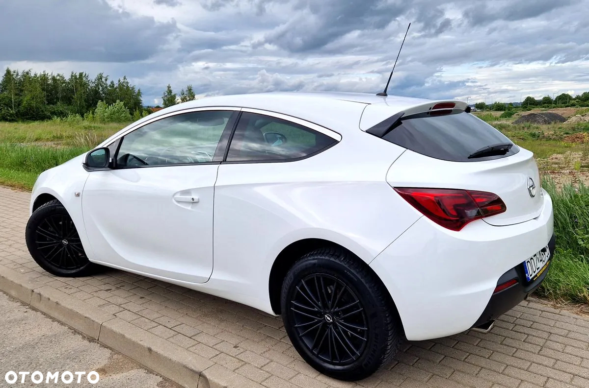 Opel Astra GTC 1.6 Turbo Innovation - 2